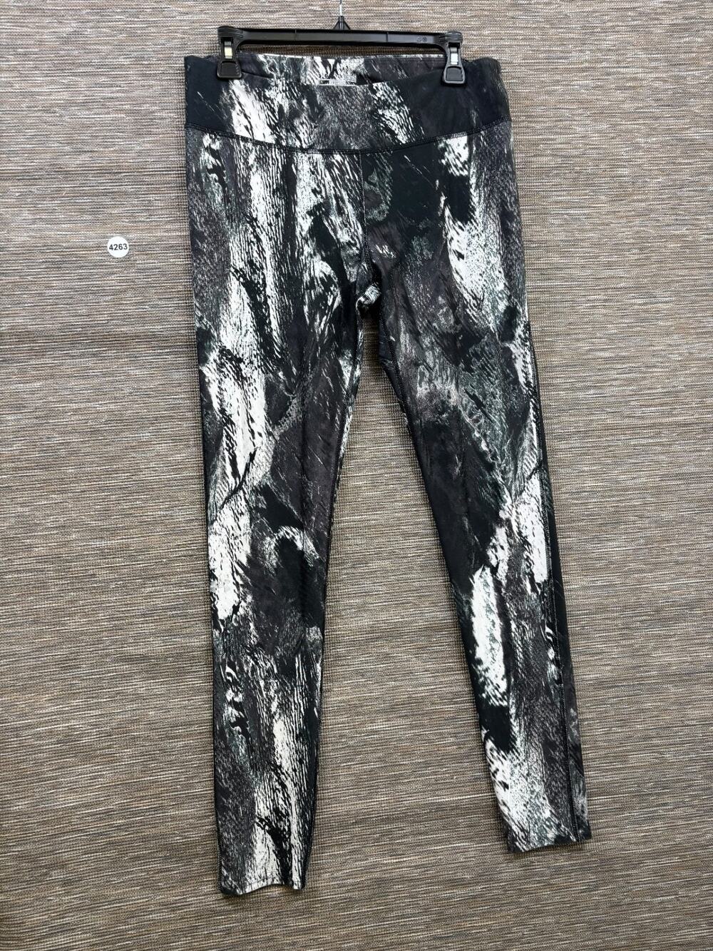Under Armour Heat Gear Compression Legging Pants Women’s Size L Black/white